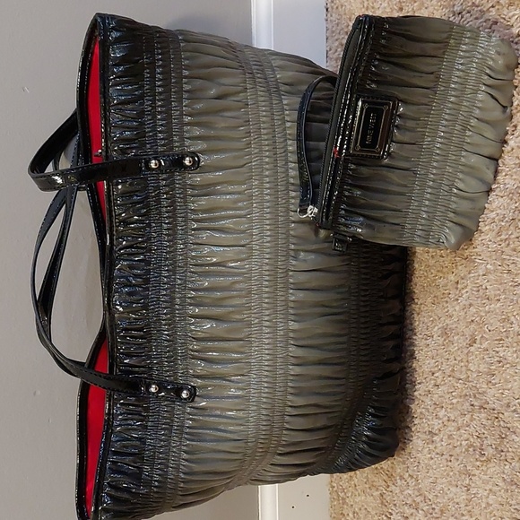 Nine West Handbags - NINE WEST Pleated Vegan Leather Ombre Shopper Tote and Wristlet Bundle